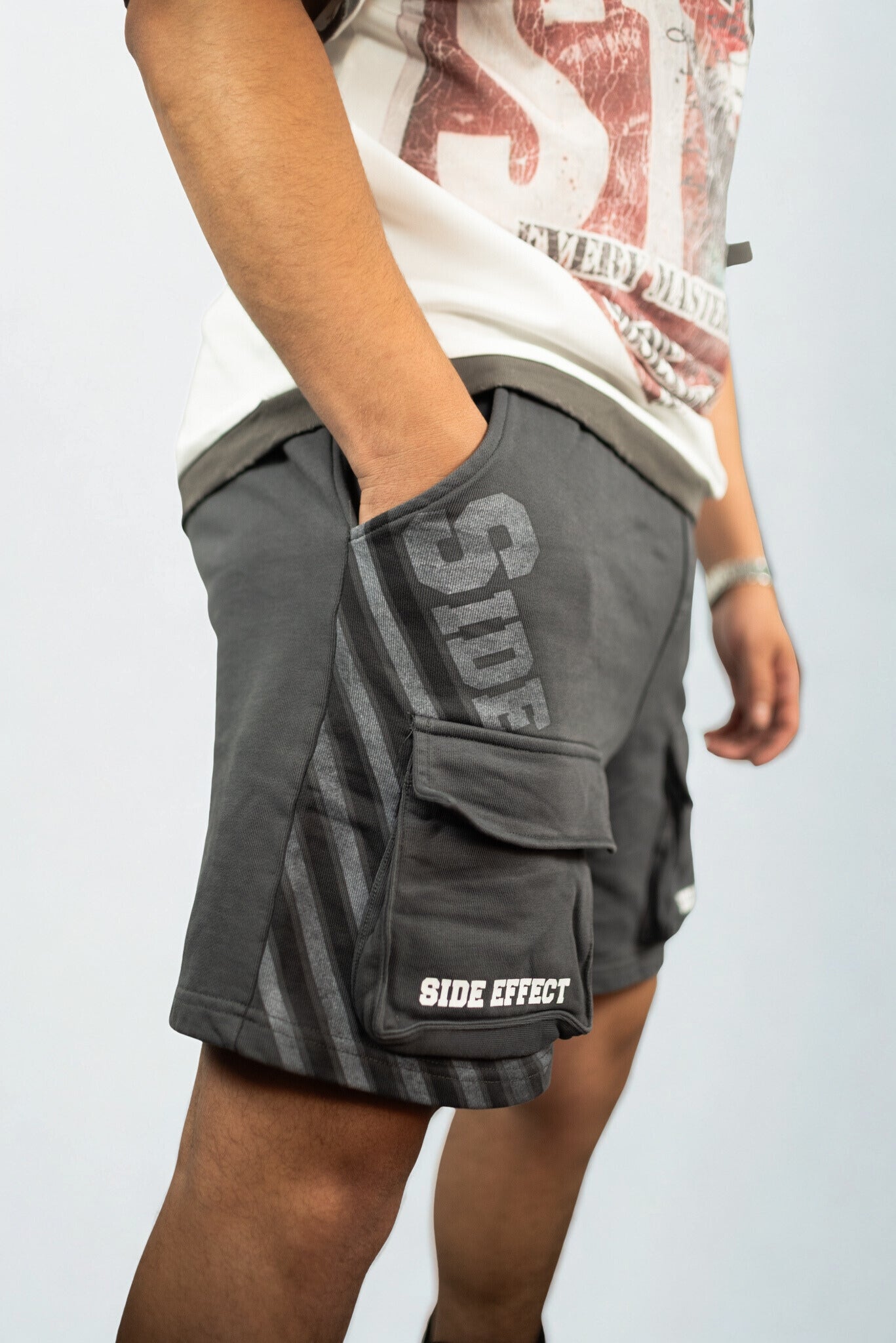Unisex streetwear cargo shorts, Side Effect logo, functional urban style